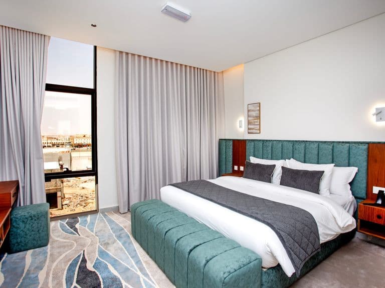 A king room with a window